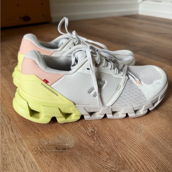 On Cloudflyer 4 Running Shoes - Picture 3 of 7